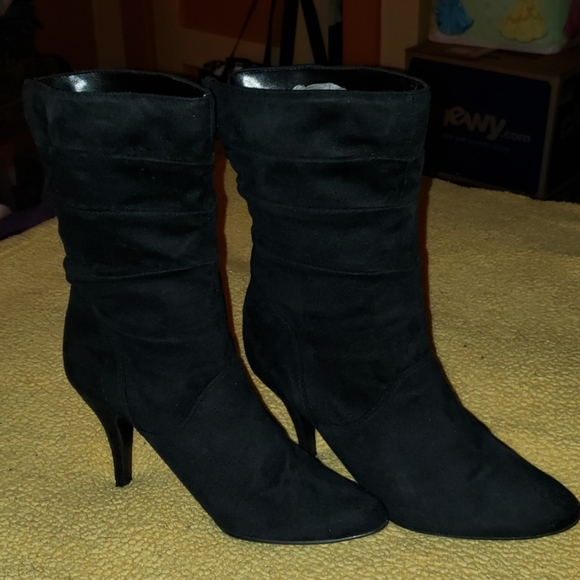 A FUN PAIR Retro 80's  Slouchy Suede Boots - Picture 1 of 6